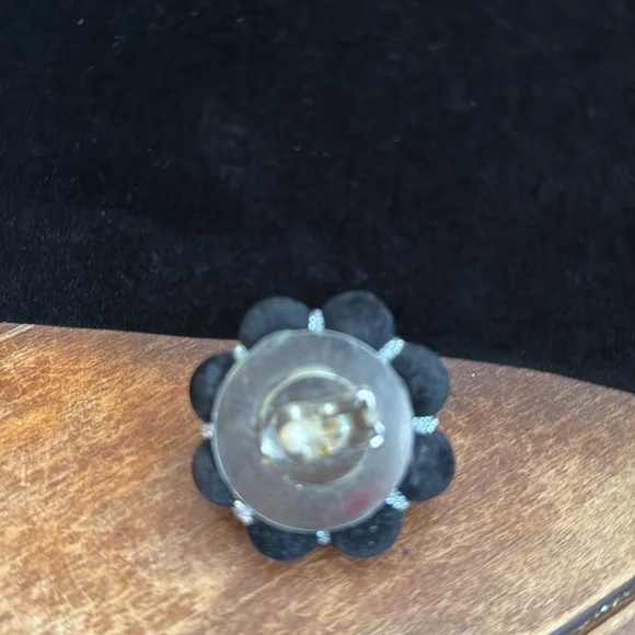 Elegant Black Floral fabric Earrings - Picture 3 of 5